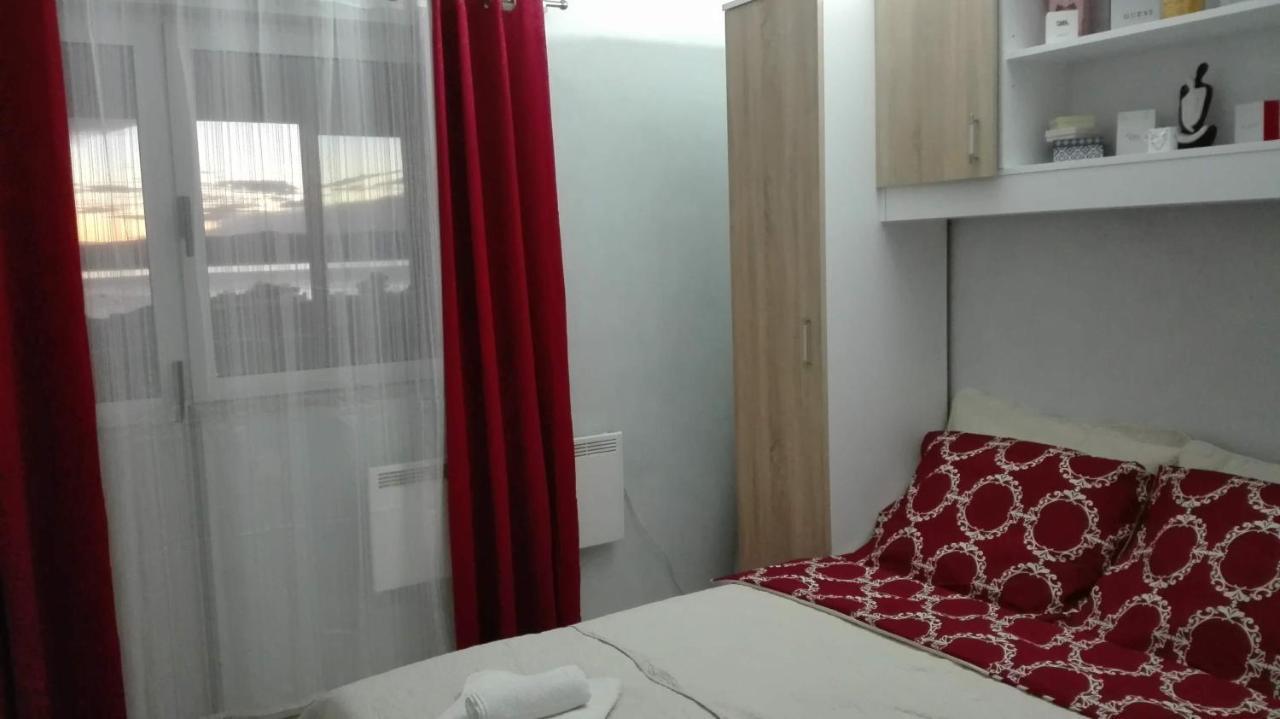 Apartmani Zoran Bilic โพรไมนา ภายนอก รูปภาพ